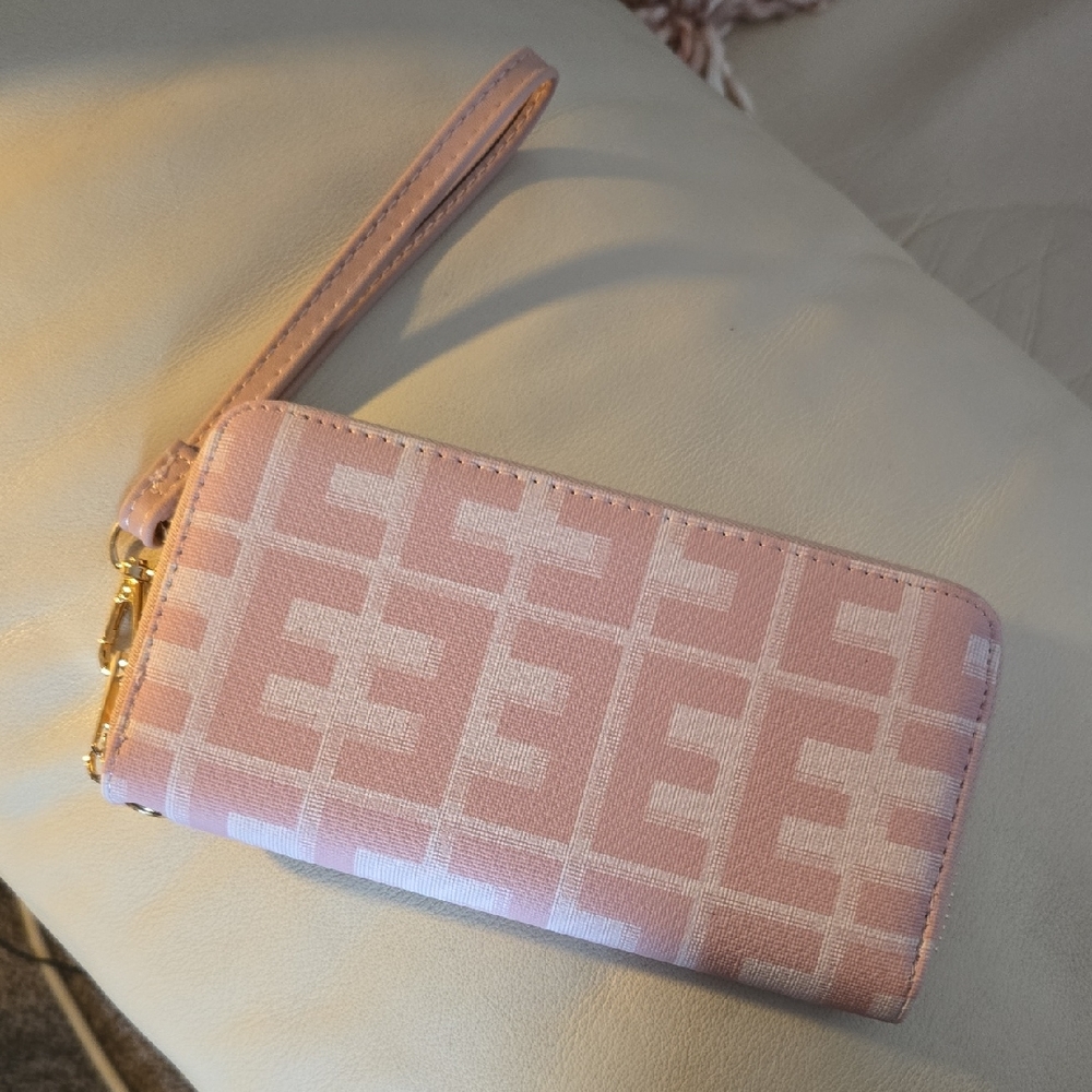 Pink Geometric Pattern Wristlet 🩷 NEW